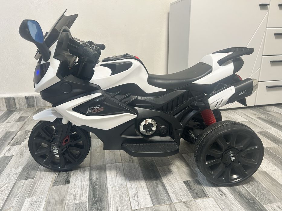 Motor electric copii cu lumini led si muzica