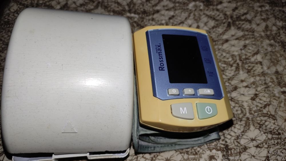 Продам танометр для запястья в нерабочем состоянии.