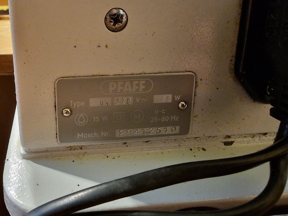 Mașină de cusut electrica Pfaff 84