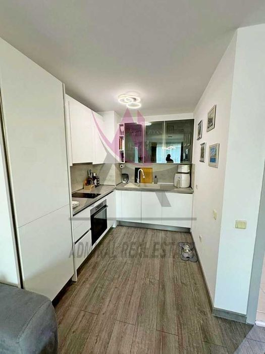 Дава се под наем Двустаен апартамент в к.к. Св.Св. Константин и Елена - 60 кв.м за 818 € - Снимка #1