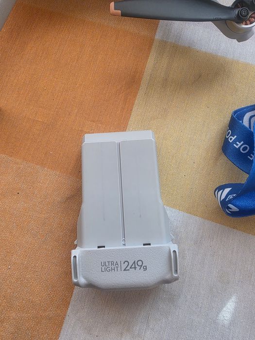 Дрон DJI Mini 4 Pro