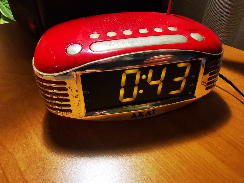 Radio cu ceas AKAI