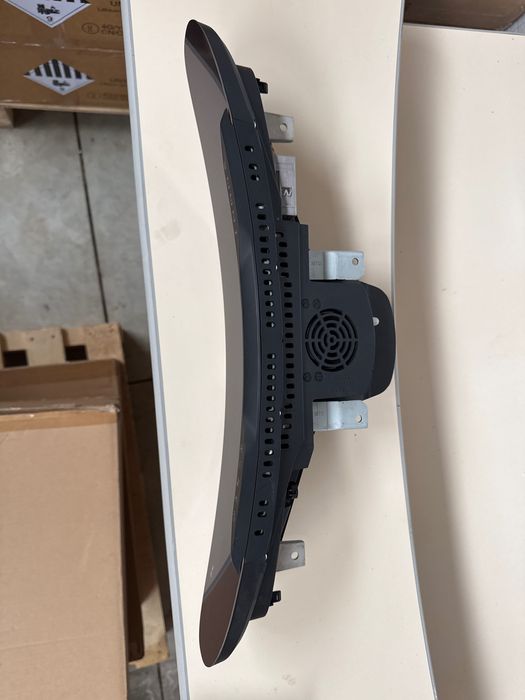 Централен дисплей километраж за Porsche Taycan