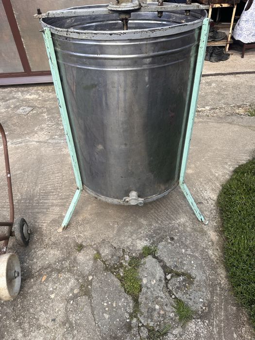 Vand 10 familii de albine