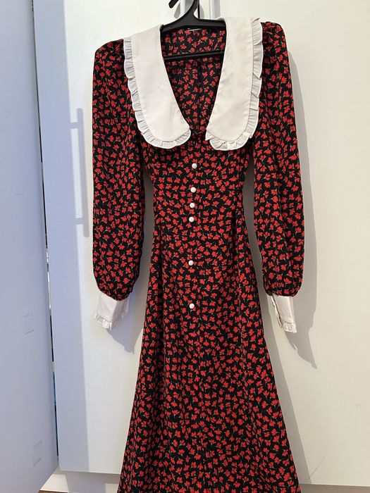 Платье с открытый декальте