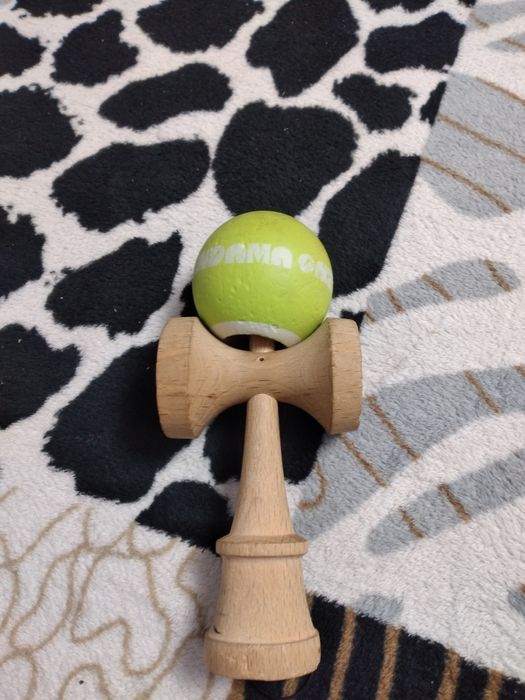Vând  one kendama