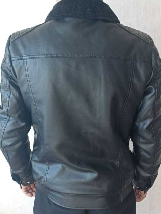 Продам куртку в отличном состоянии