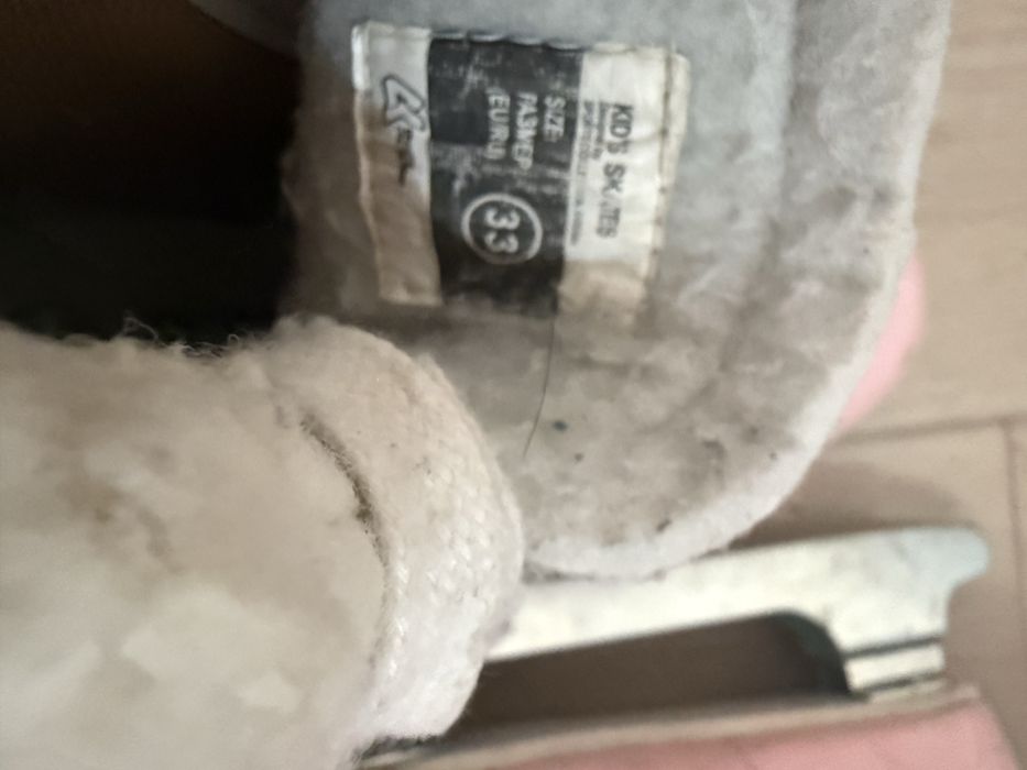 Продам 2 коньки детские, размер 30-33,33