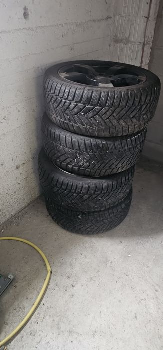 Vând anvelopele cu jante în stare bună, 245/45/r18.