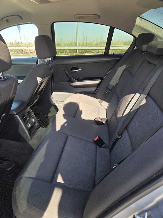 BMW E90 Seria 3 318i