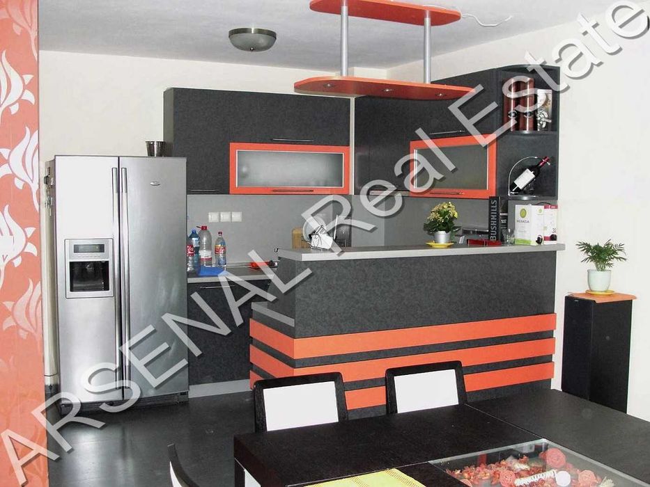 Дава се под наем Тристаен апартамент в София, Медицинска академия - 115 кв.м за 1150 € - Снимка #1