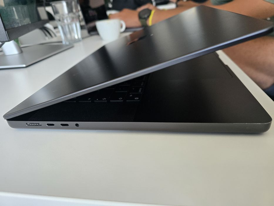 Apple MacBook Pro 16" M3 Pro 18GB RAM 512GB SSD, Space Black