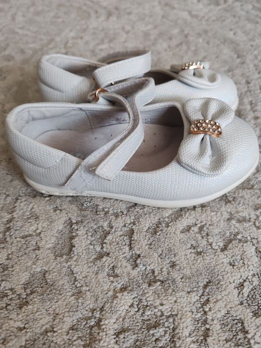 Продам детские обуви на девочку