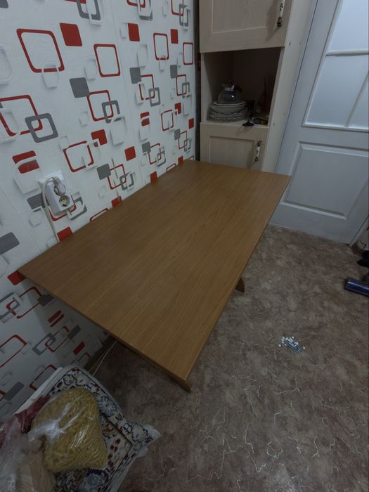 Продам обеденный стол размер 1 м. На 60 см