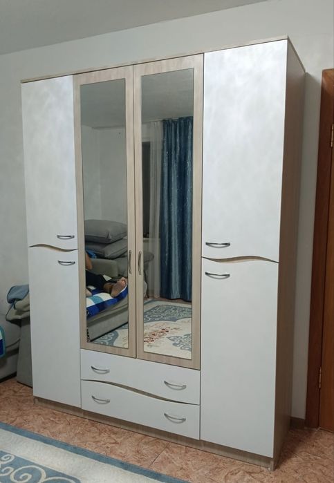 Продам шкаф! В хорошем состоянии !