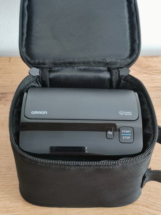Omron EVOLV автоматичен апарат за кръвно налягане с Bluetooth