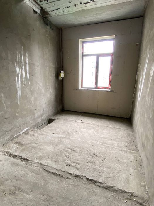 Toshkent tumanida yangi qurilgan 3 xonali kvartira sotiladi