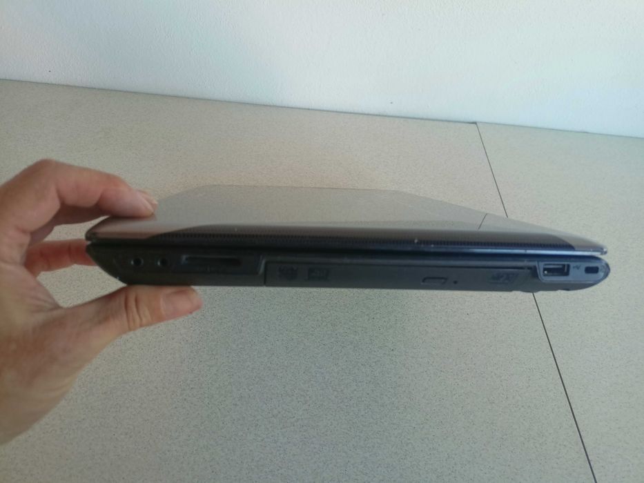 Laptop Medion E6214 display 15,6 Procesor I3-380m ram 4g ddr3 HDD 500g