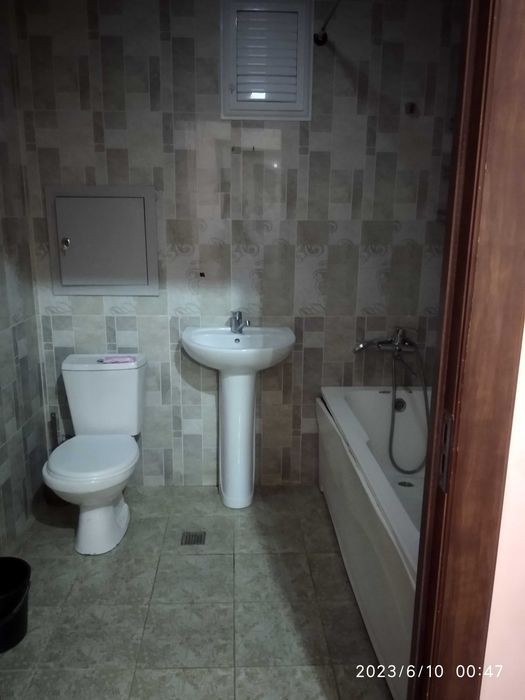 Квартира 2 хонали  72.40 сотилади