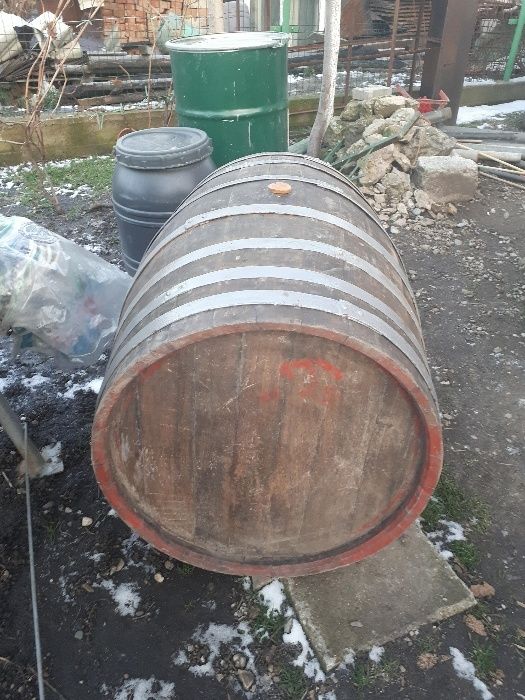 vand butoi de stejar pentru vin , mobilier rustic sau cotet caine