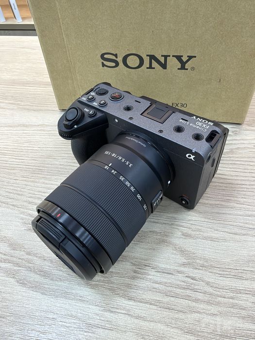Sony FX30  OSS 18-135mm