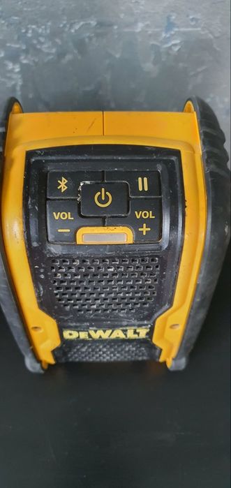 Vând boxă bluetooth DeWalt