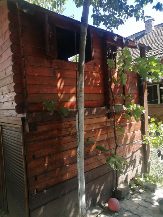 Vând căsuță cu tobogan