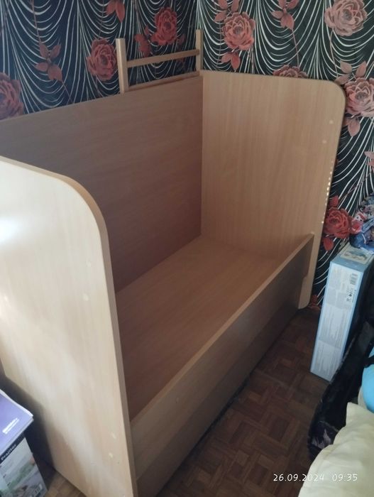 Масивно дървено детско легло