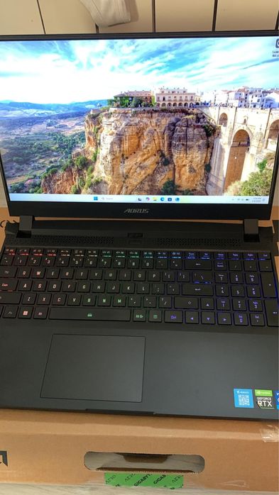 Laptop Gaming Gigabyte Aorus I7 , RTX 3070 ca si nou