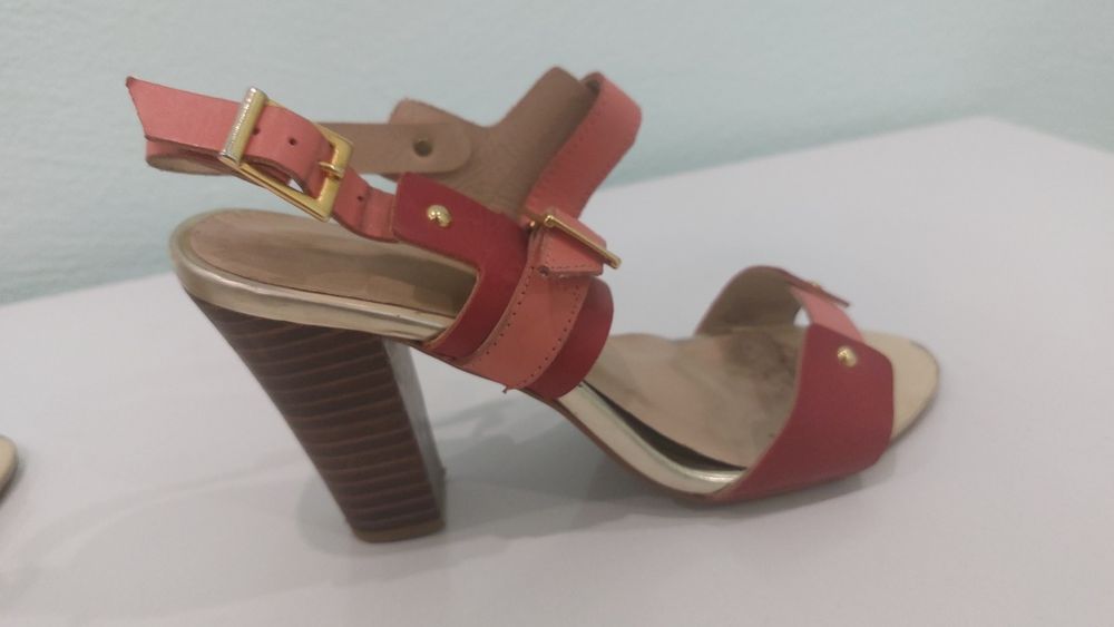 Летние туфли красного цвета