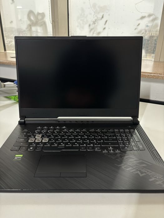 Продам ноутбук Asus rog strix G712