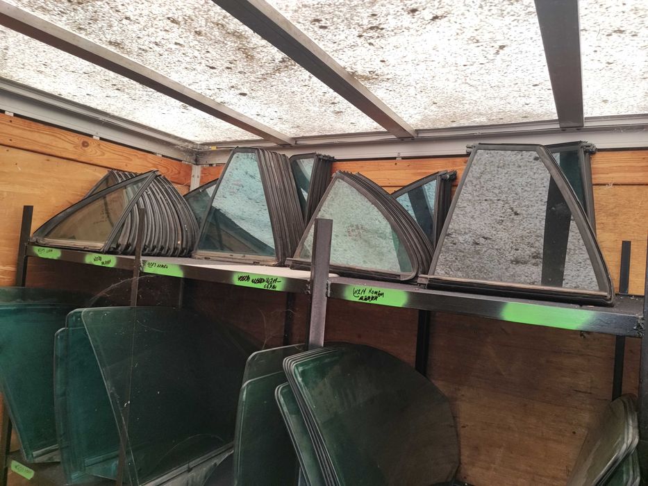 Стъкла предни задни и за врати от Мерцедес