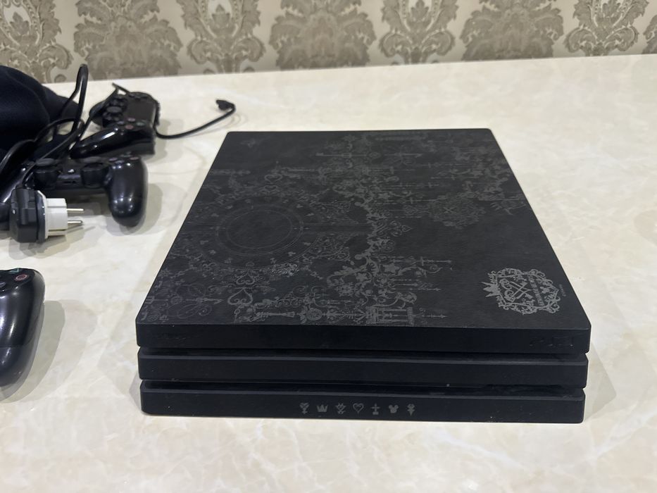 Игровая приставка PlayStation 4 Pro Kingdom Hearts III Limited Edition