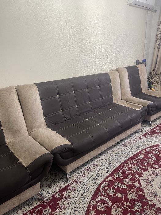 Диван для гостинной в отличном состоянии
