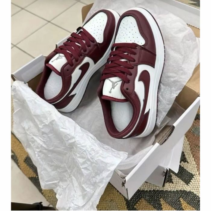 Кросовки бордовый