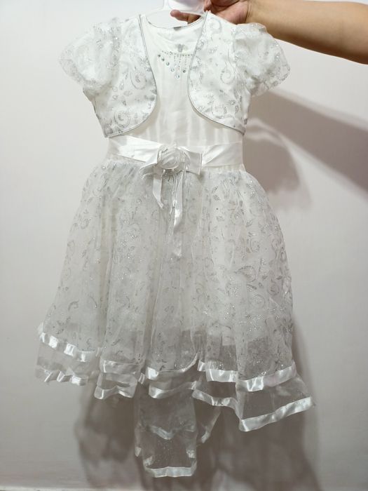 Продам нарядные платья