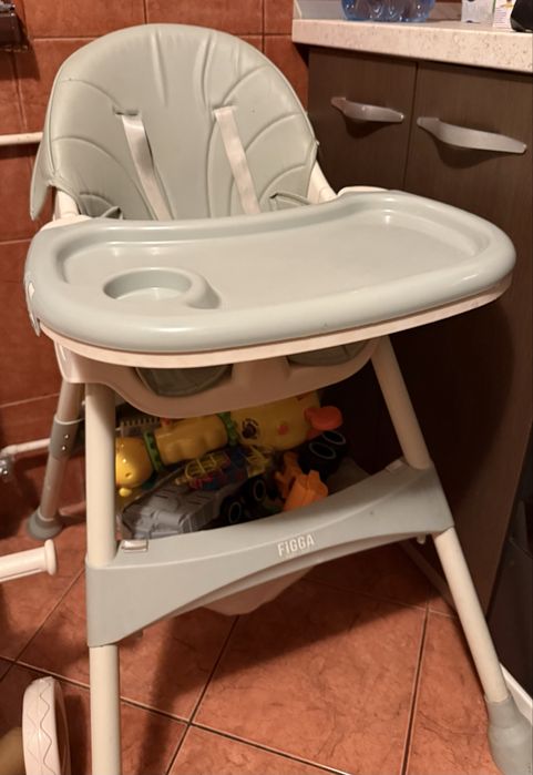 Scaun de masa copiii