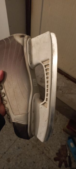 Продам профессиональные коньки от Bauer Vapor 2