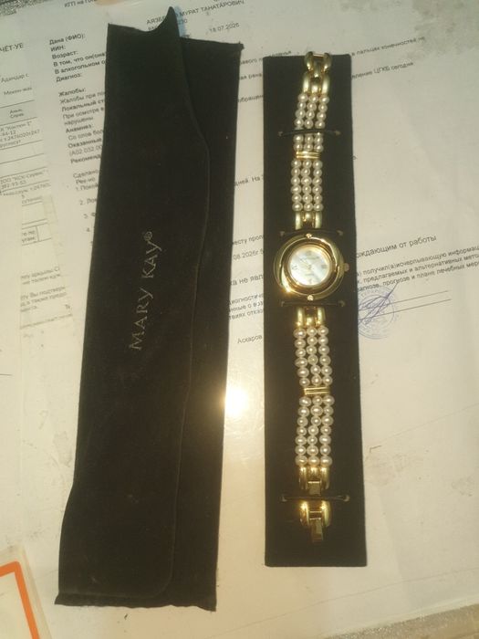 Продам часы Mary kay