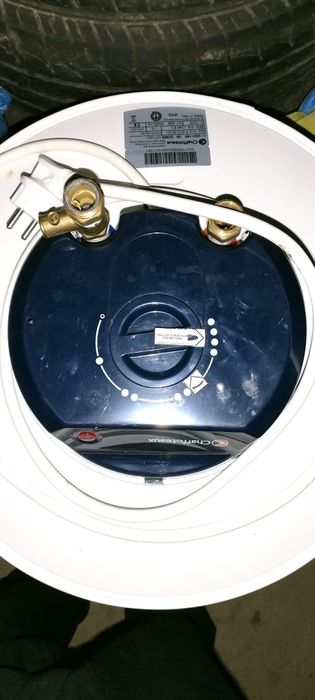 Vând Boiler apă caldă 80l 2024