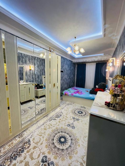 Замона ресторан 5 хона квартира сотилади