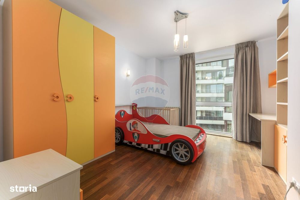 4 camere, semineu, piscina interioara, sauna. sala de sport, parcare