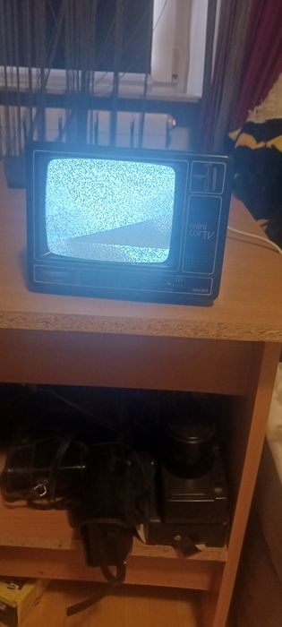 Vind 3 televizoare auto pt colectionari