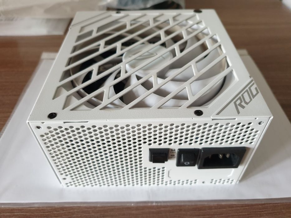 ROG Strix 850G White