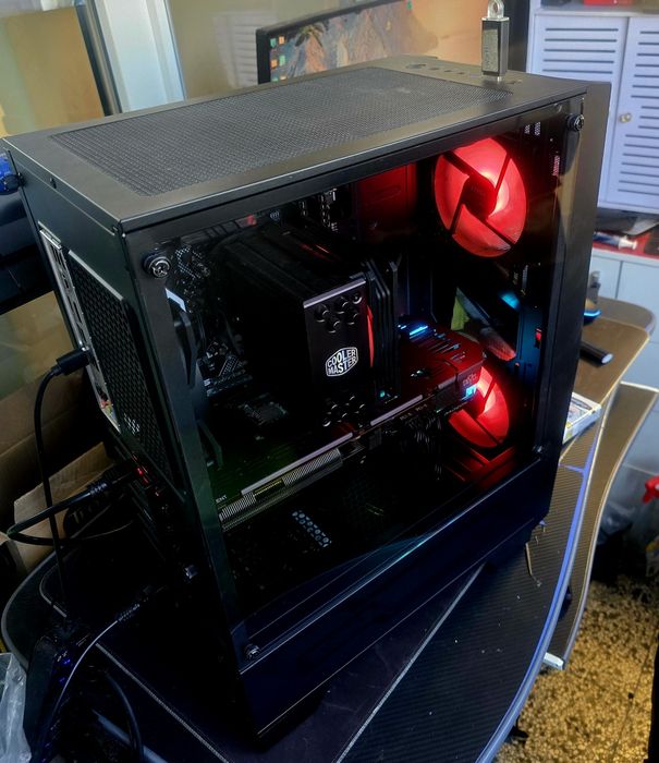 Мощен геймърски компютър - i7-9700K / RX 6700 XT 12GB / 16GB RAM / 512GB NVMe