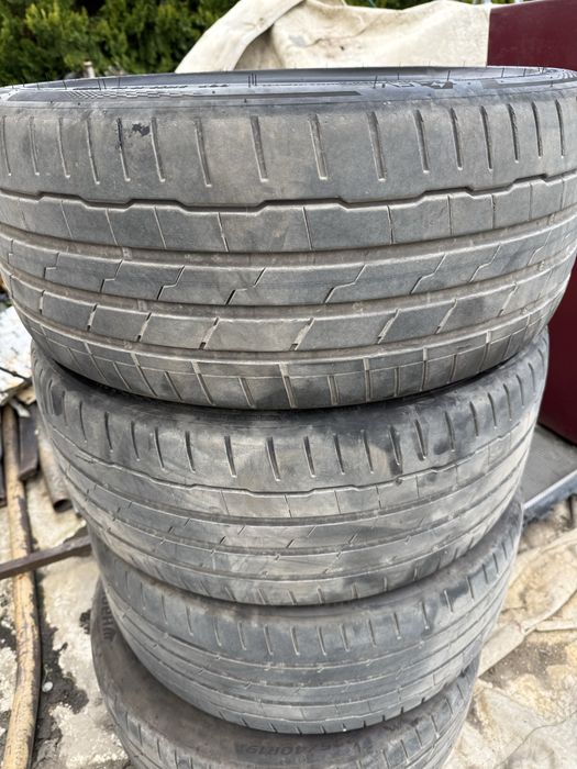 235 40 19 свалени от Тесла