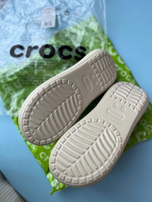 Vând Slapi Crocs noi
