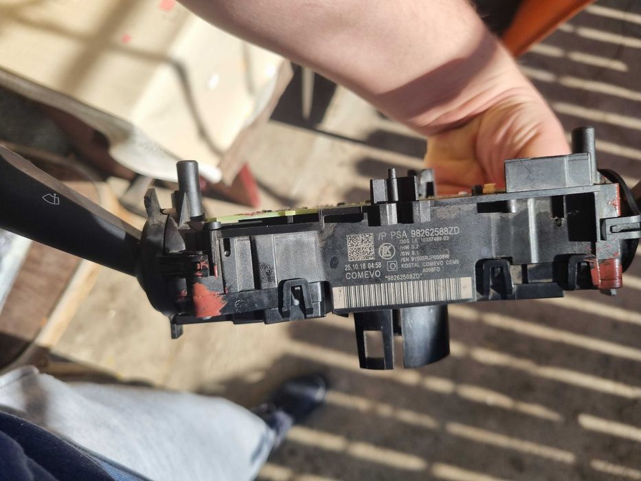 Bloc luminini / Manete semnalizare/ Stergatoare Peugeot 3008