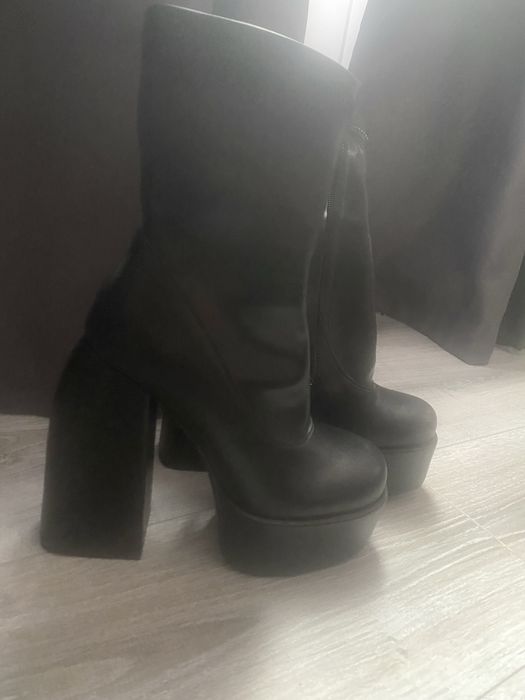 Ботильоны на платформе по типу Naked Wolf