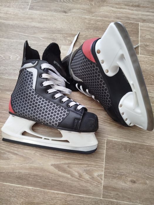 Коньки мужские 42 р.